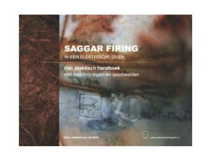 Saggar firing in een elektrische oven, Jolanda van de Grint